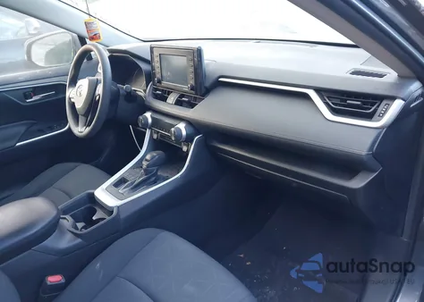 2021 Toyota Rav4 Xle z USA, uszkodzony, nr VIN 2T3P1RFV8MW201925